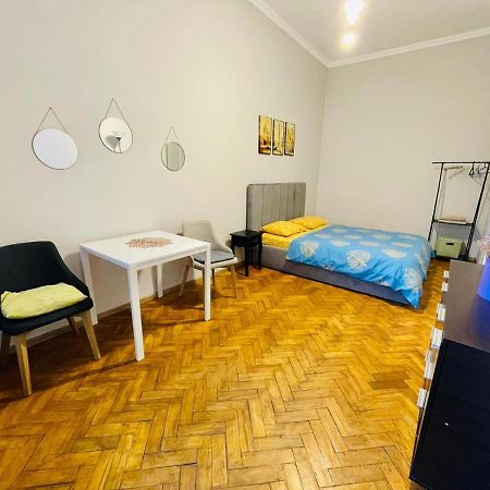 Джерельна 25, Апартаменти В Центрі З Двома Ізольованими Спальнями Lviv Exterior foto